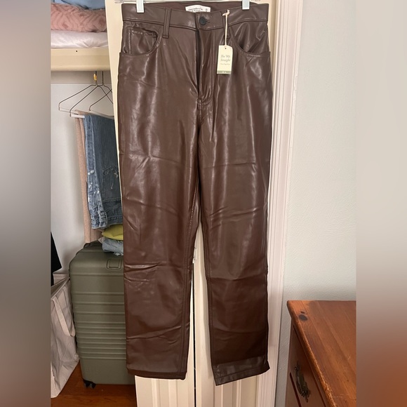 Abercrombie The 90s Straight Ultra High Rise Brown Vegan Leather Pants - Picture 1 of 3